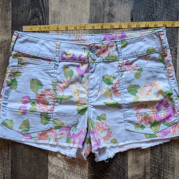 Pilcro and the Letterpress Wanderer Floral Shorts - Picture 6 of 6